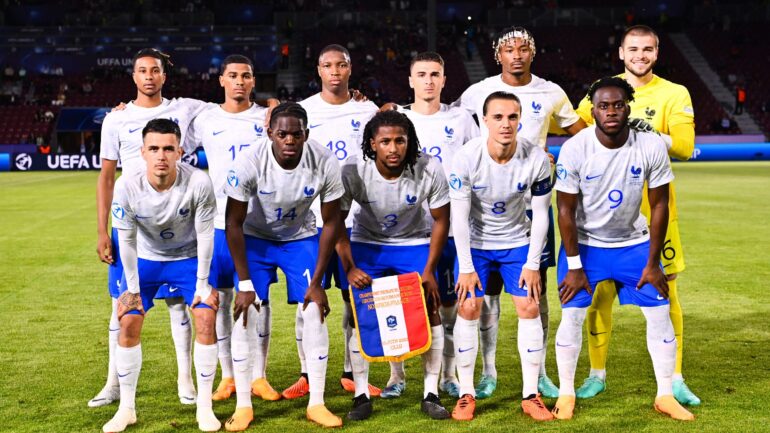 Castello Lukeba avec l'équipe de France Espoirs