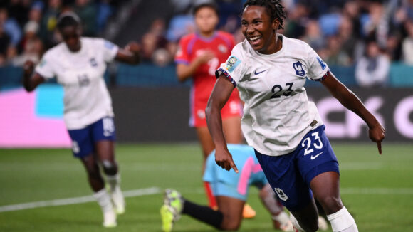 Vicki Becho, buteuse avec les Bleues contre le Panama