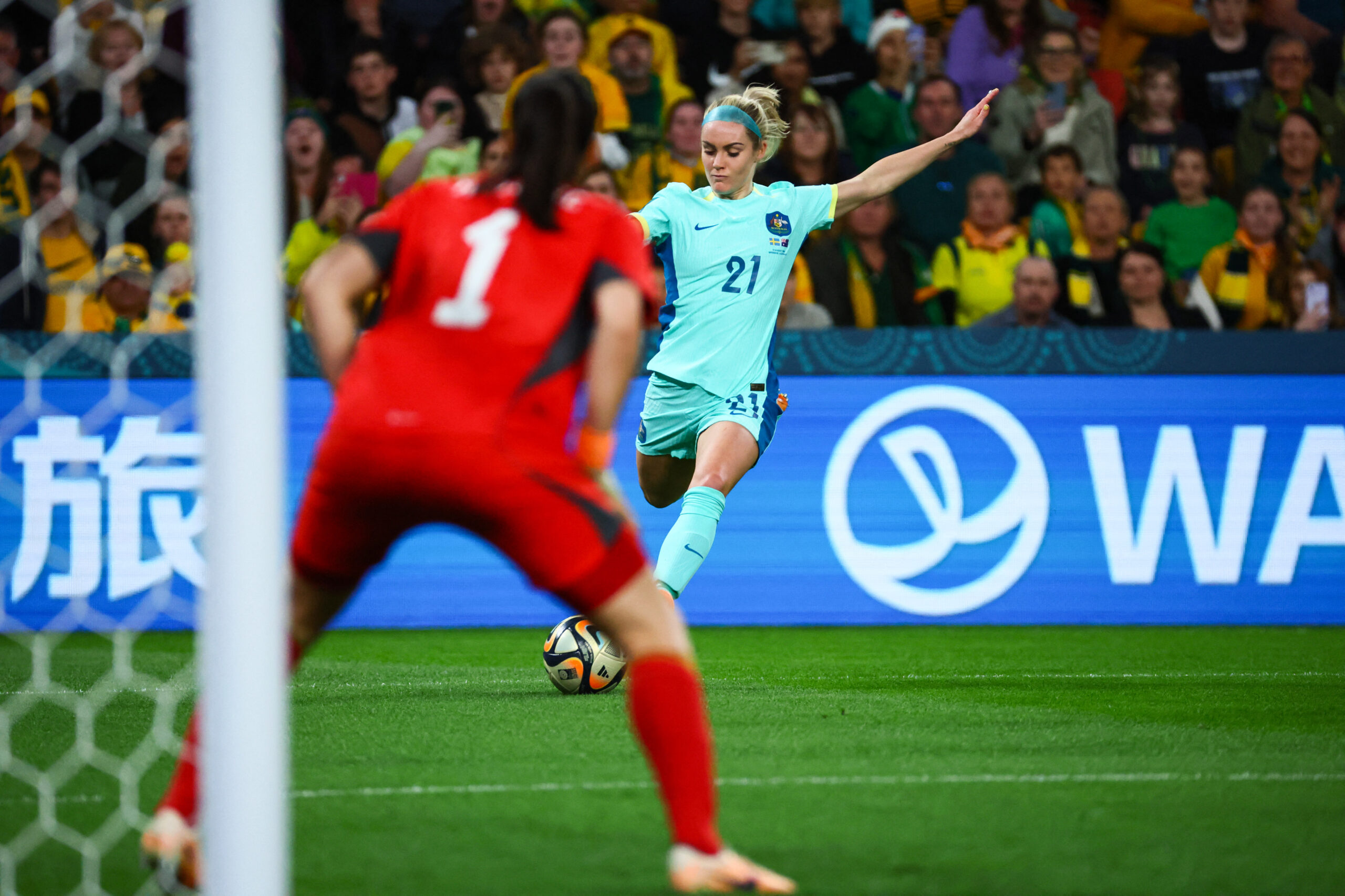 L'Australie se qualifie pour les Jeux Olympiques de Paris grâce à une large victoire contre l'Ouzbékistan, Ellie Carpenter représentera l'OL à Paris 2024 thumbnail