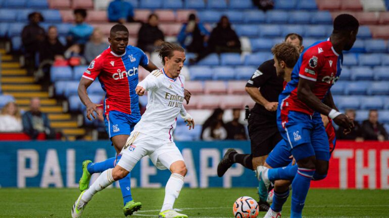 Maxence Caqueret lors de Crystal Palace - OL