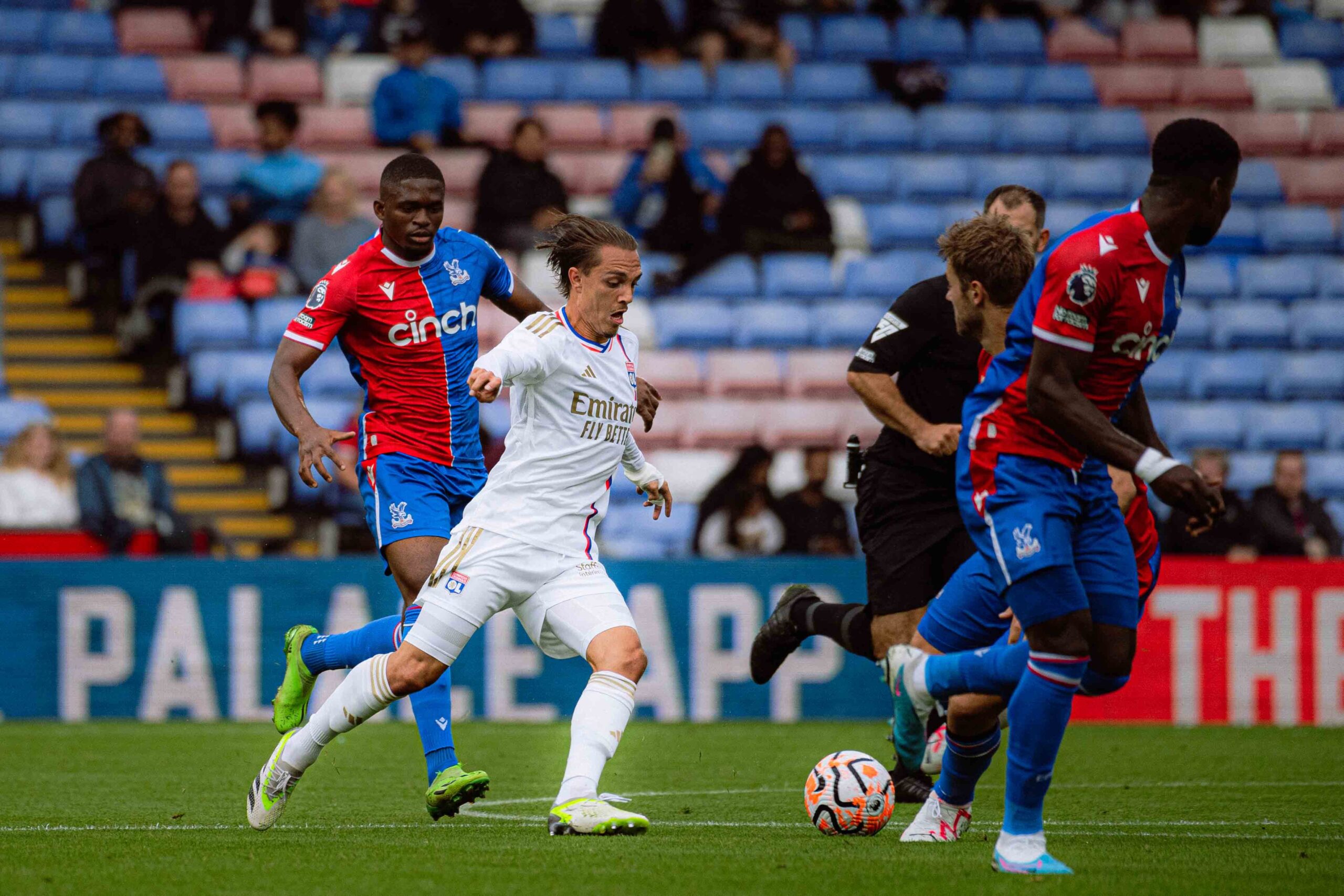 Maxence Caqueret lors de Crystal Palace - OL