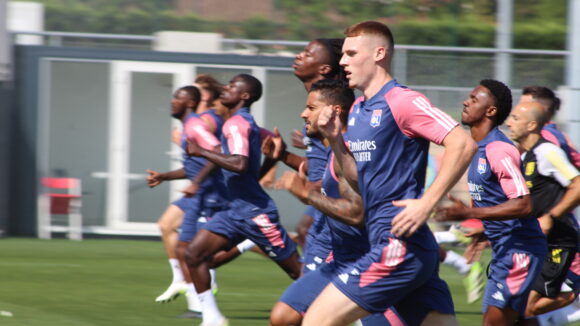 Jake O'Brien à l'entraînement de l'OL