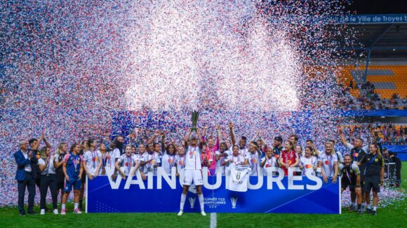 Les joueuses de l'OL vainqueures du Trophée des Championnes 2023