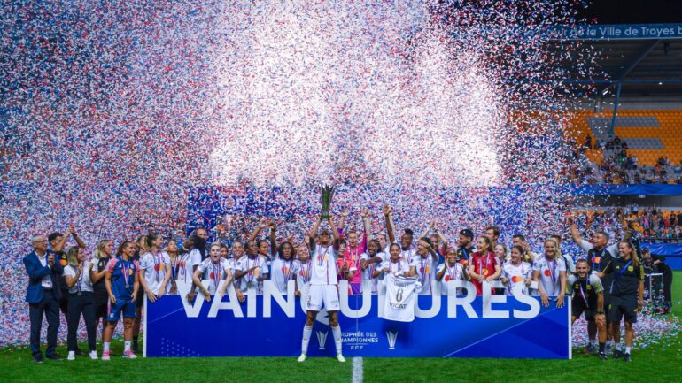 Les joueuses de l'OL vainqueures du Trophée des Championnes 2023