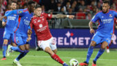 Sinaly Diomandé et Corentin Tolisso (OL) face à Brest en septembre 2023