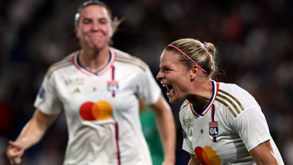 Eugénie Le Sommer qui célèbre son but lors de PSG - OL