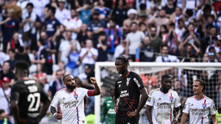 Alexandre Lacazette auteur d'un doublé lors d'OL - Lorient