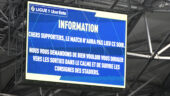 Ecran du Vélodrome annonçant le report du match OM - OL