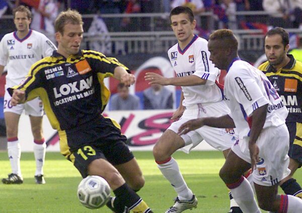 Sidney Govou et Eric Carrière lors d'OL - Nantes en septembre 2001