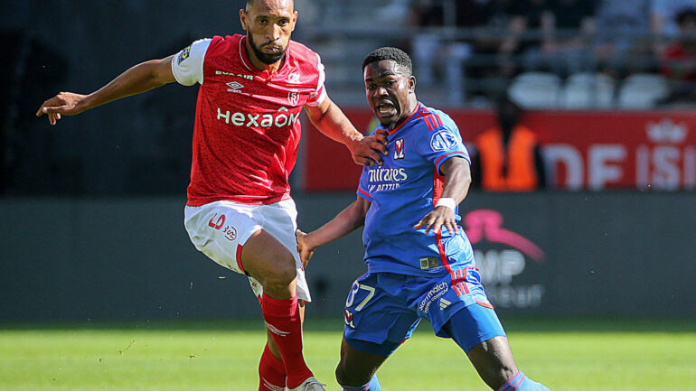 Ernest Nuamah (OL) et Yunis Abdelhamid (Reims)