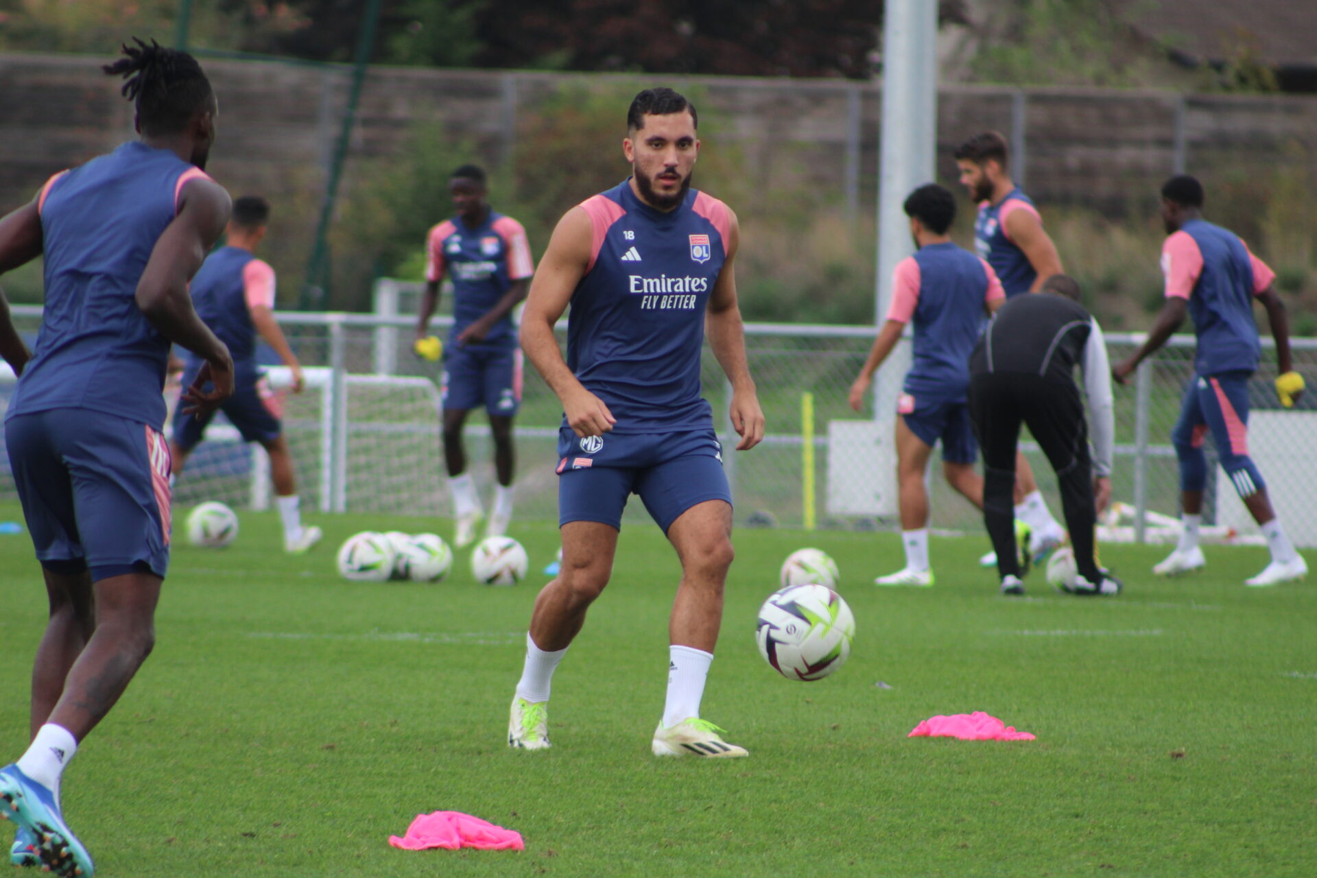 Rayan Cherki à l'entraînement de l'OL