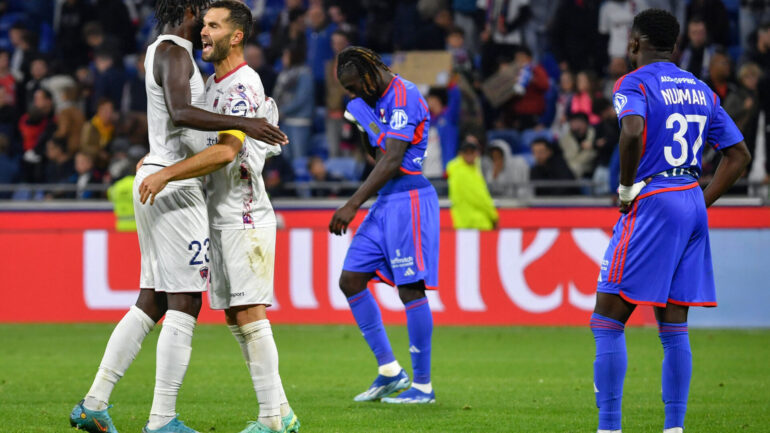 Les joueurs de Clermont heureux après la victoire contre l'OL