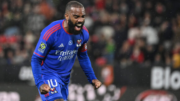 Alexandre Lacazette exulte après la victoire de l'OL à Rennes