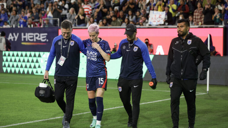 Megan Rapinoe à sa sortie sur blessure lors d'OL Reign - Gotham