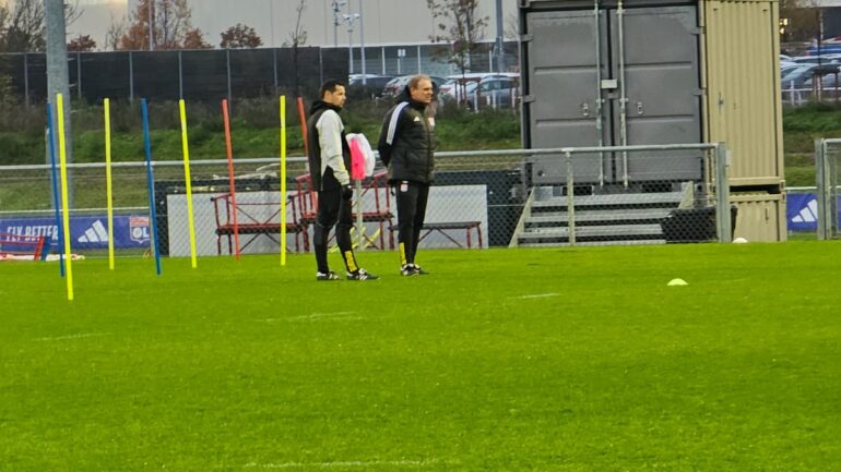 Pierre Sage à l'entraînement de l'OL