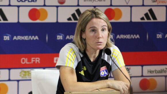 Sonia Bompastor en conférence de presse avant Paris FC - OL