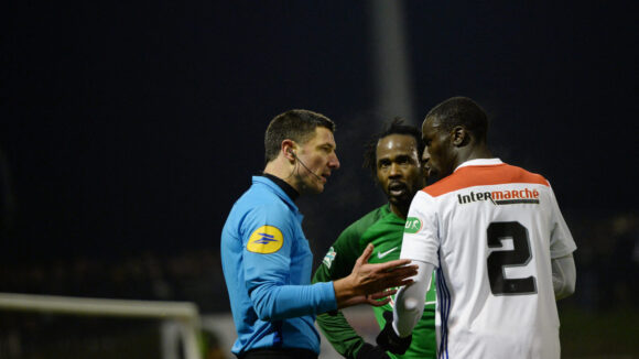 Nicolas Rainville en discussions avec Ferland Mendy lors de Bourges - OL