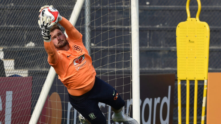 Lucas Perri à l'entraînement avec le Brésil