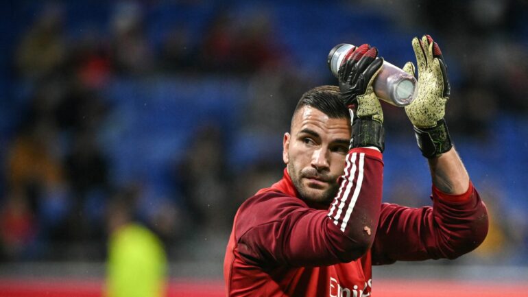 Anthony Lopes à l'échauffement avant OL - Toulouse