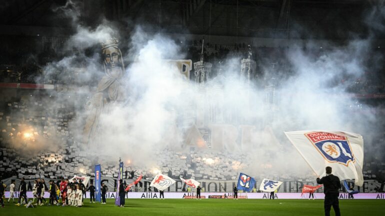 Les supporters du Virage Nord lors d'OL - Toulouse