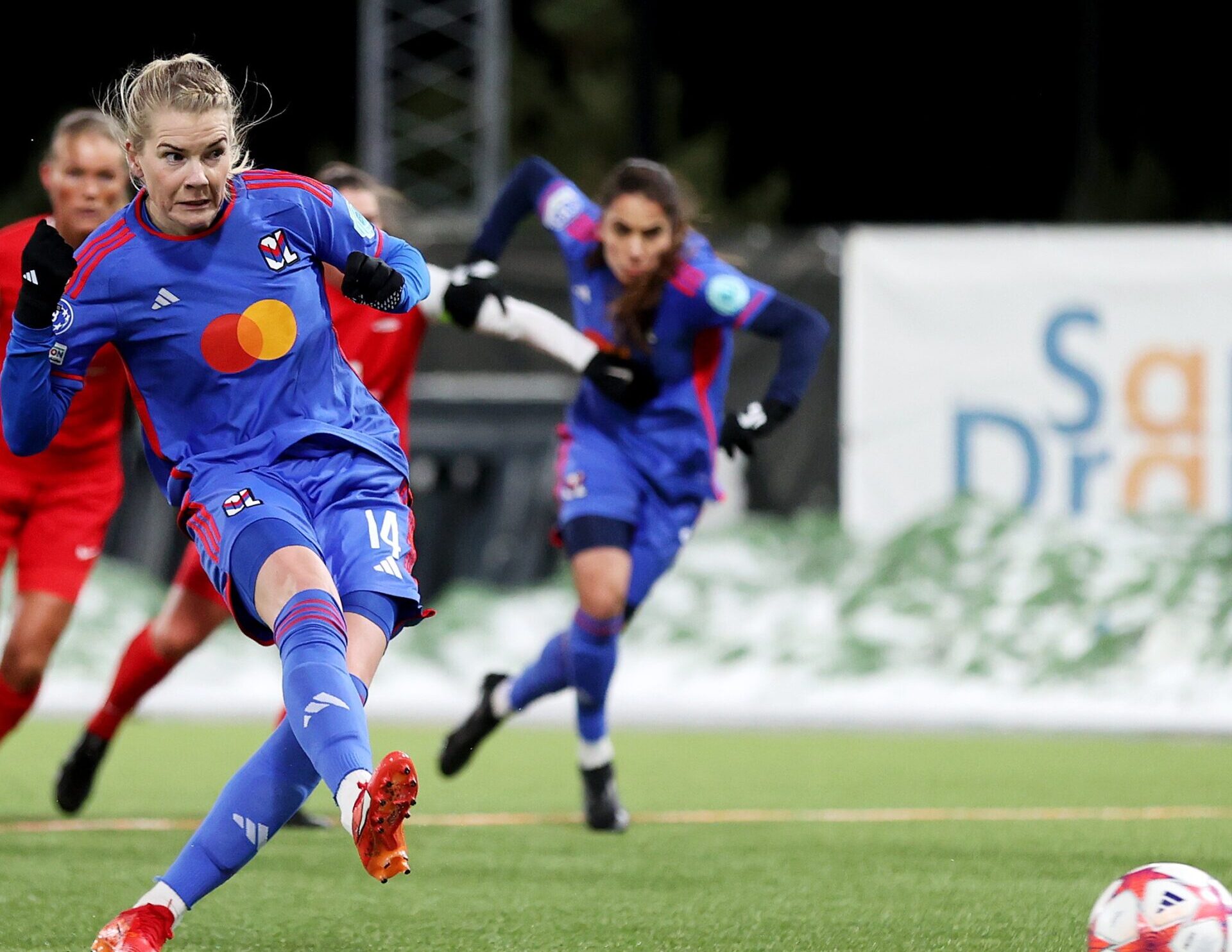 Ada Hegerberg buteuse sur penalty lors de SK Brann - OL