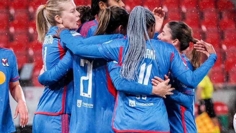 La joie des joueuses de l'OL à Prague