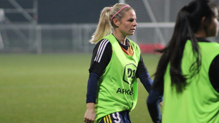 Eugénie Le Sommer à l'entraînement avec OL - Lille