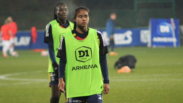 Alice Sombath à l'échauffement avant OL - Lille