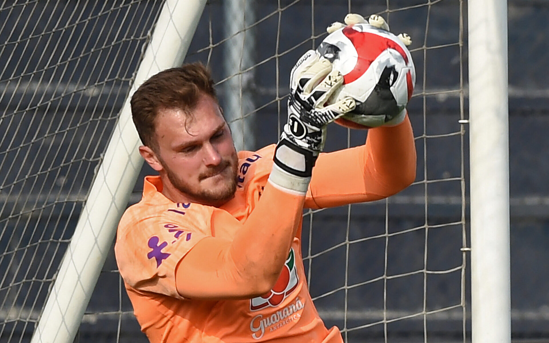 Mercato : Lucas Perri va s’engager jusqu’en 2028 avec l’OL Mercato : Lucas Perri va s’engager jusqu’en 2028 avec l’OL