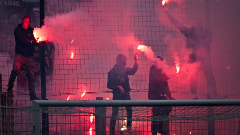 Les supporters de l'OL face à Pontarlier à Besançon