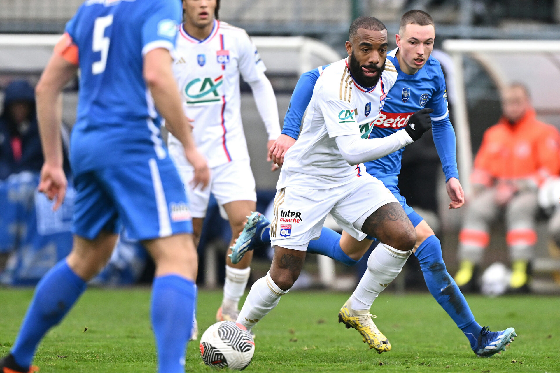 Alexandre Lacazette incertain pour le match contre Lorient, Orel Mangala également touché thumbnail