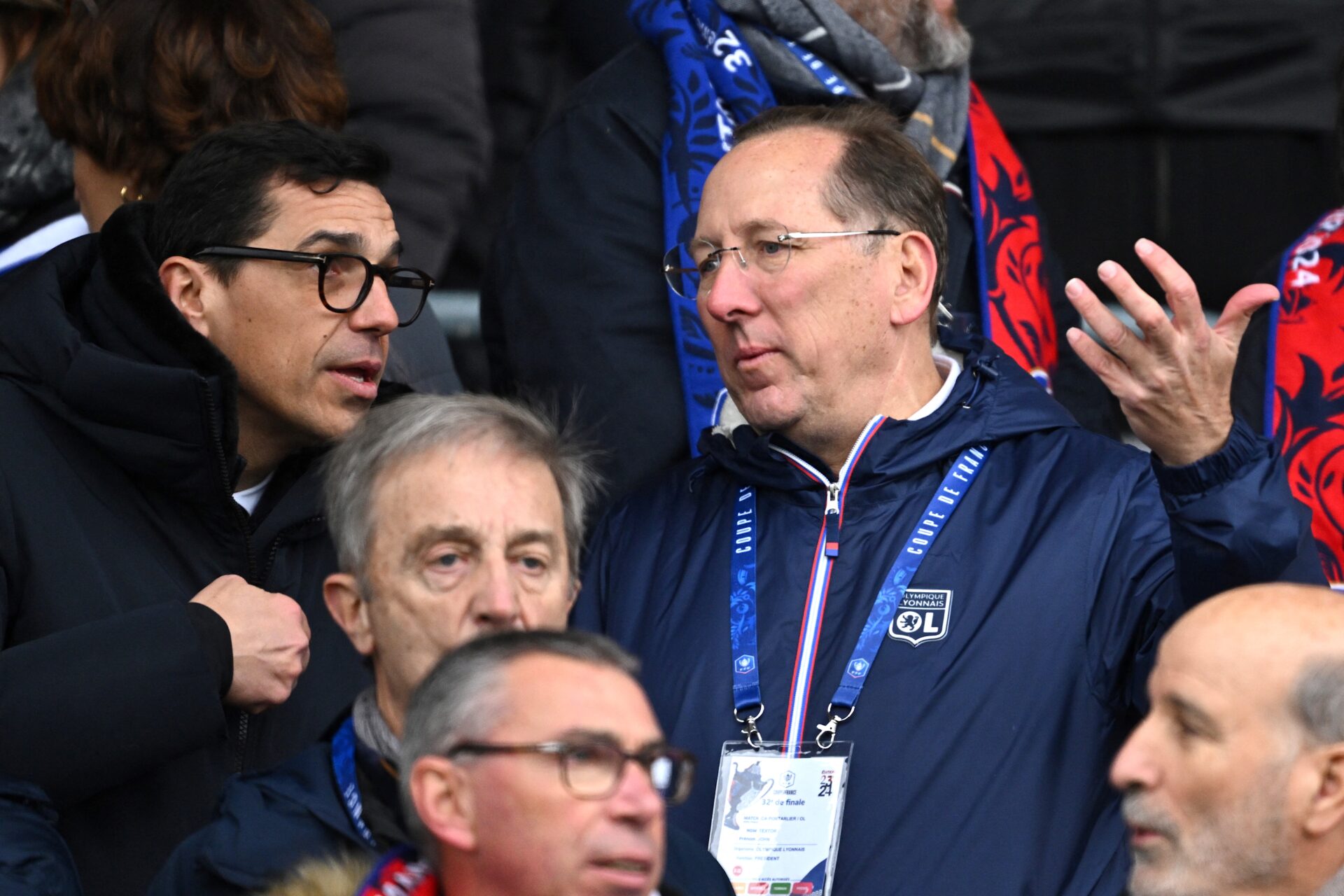 John Textor en discussions avec Laurent Prud'homme lors de Pontarlier - OL