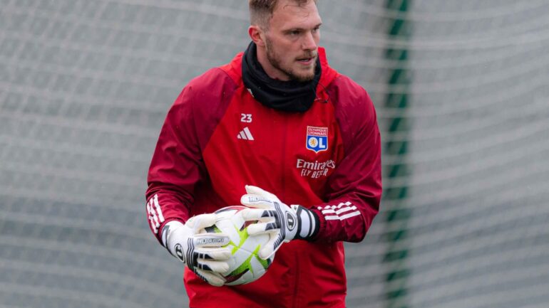 Lucas Perri à son premier entraînement avec l'OL