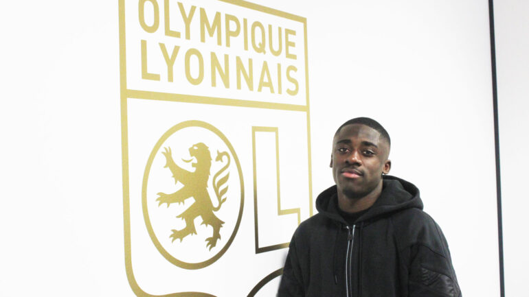 Saël Kumbedi, latéral de l'OL, lors de son interview avec Olympique-et-Lyonnais