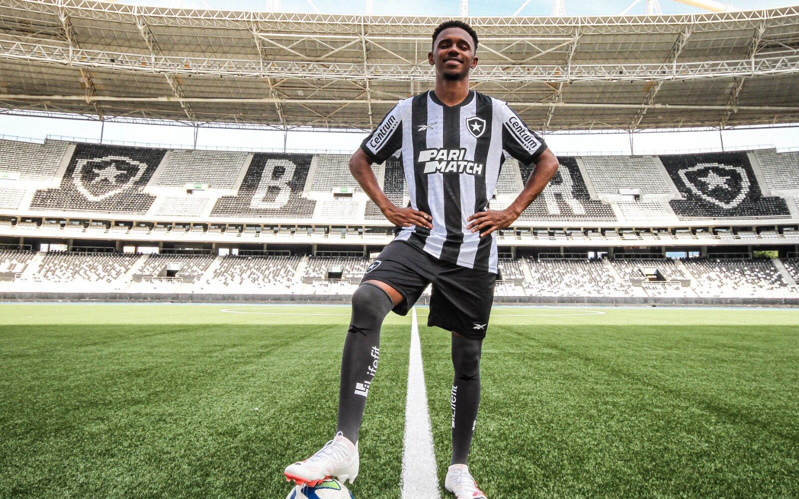 Jeffinho, prêté par l'OL, retrouve des couleurs à Botafogo thumbnail