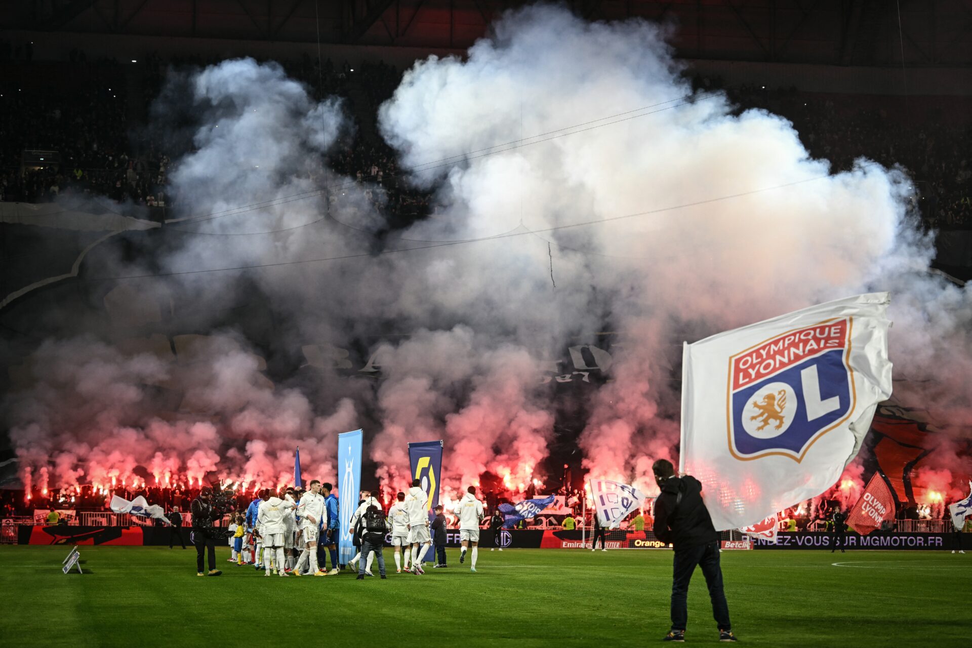 Les supporters lyonnais avant OL - OM