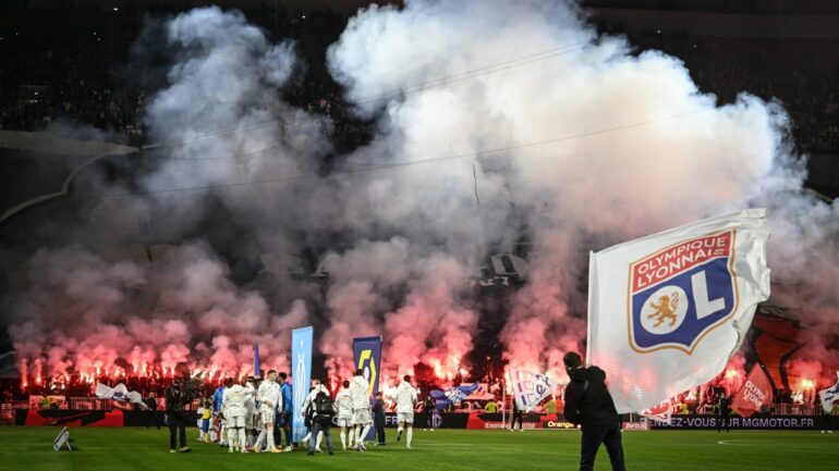 L'ambiance au Parc OL à l'entrée des joueurs.