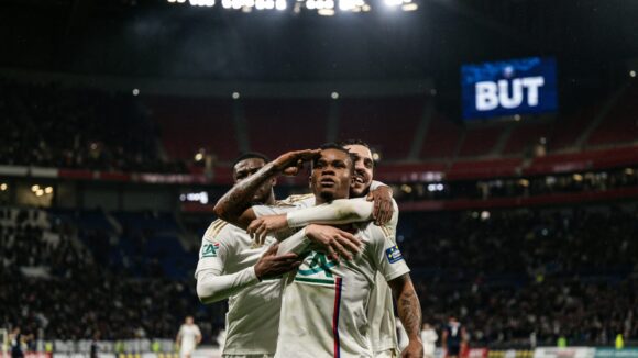 Gift Orban buteur lors d'OL - Lille en Coupe de France