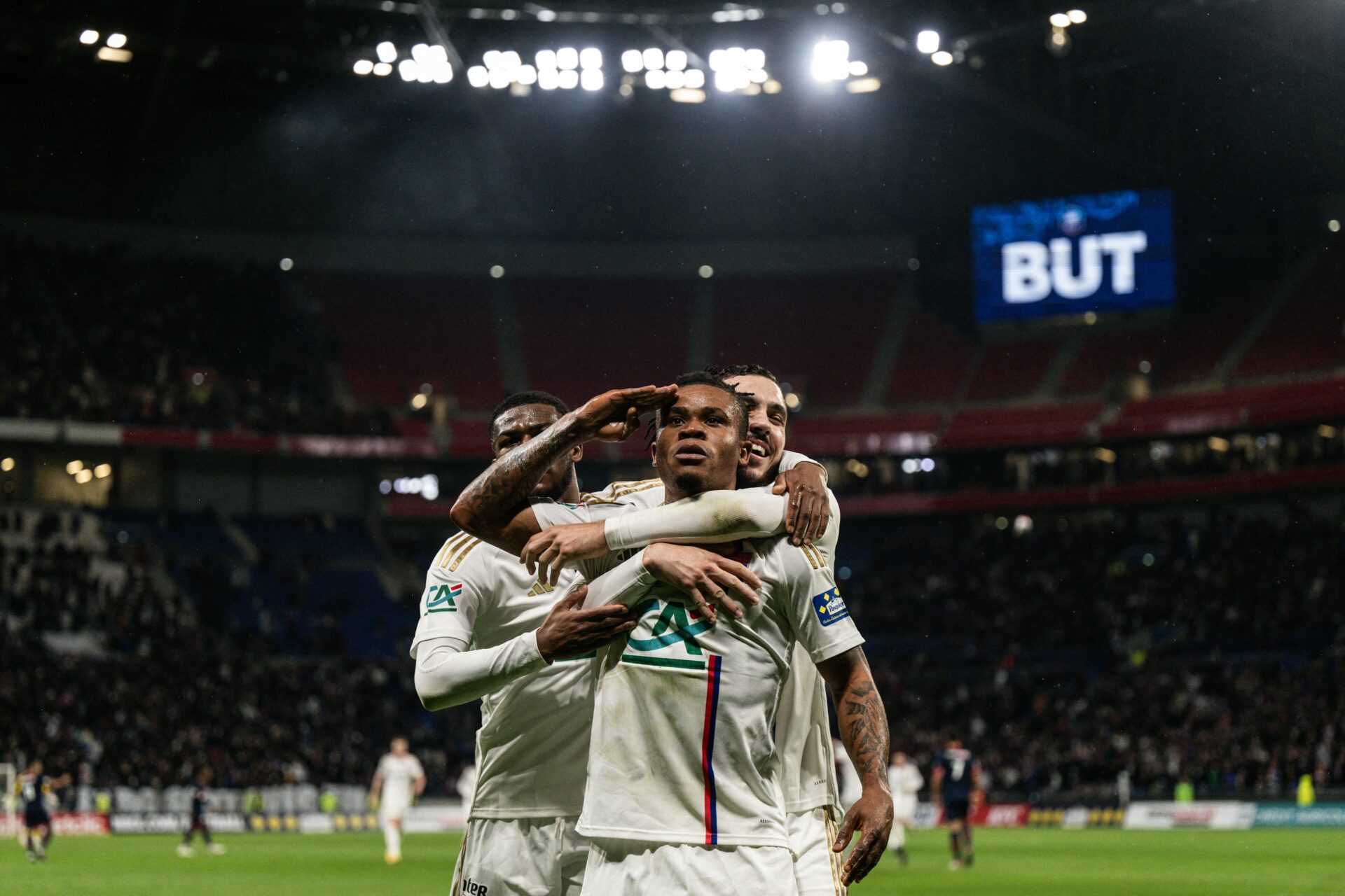 Gift Orban buteur lors d'OL - Lille en Coupe de France