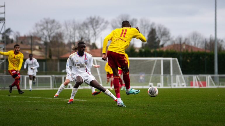 Saël Kumbedi lors du match entre la réserve de l'OL et Saint-Priest