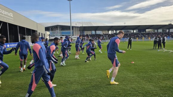 Les joueurs de l'OL à l'entraînement