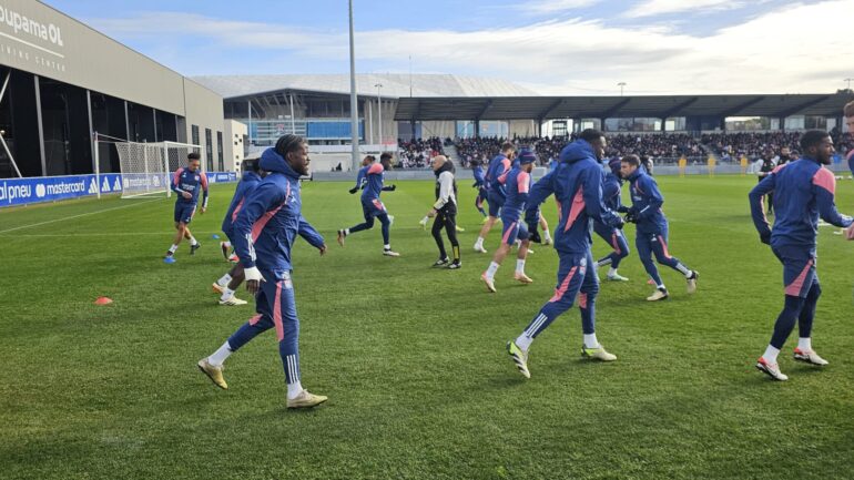 Les joueurs de l'OL à l'entraînement