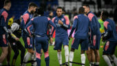 Corentin Tolisso à l'échauffement avec un match de l'OL