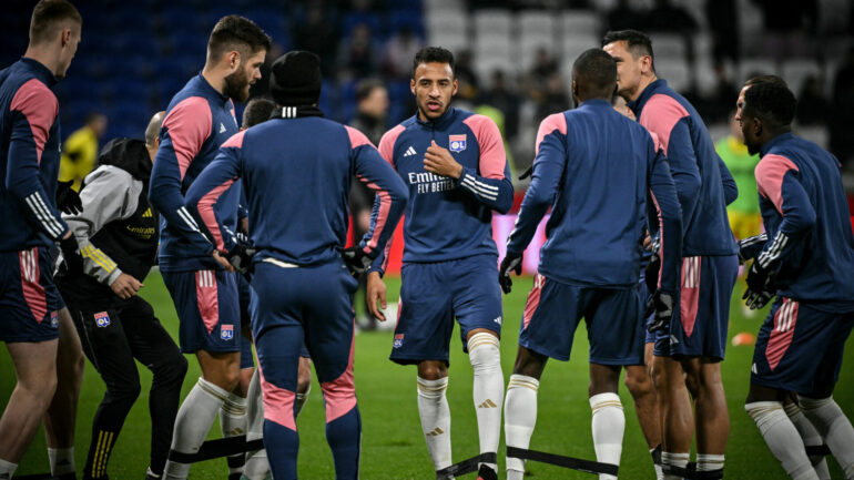 Corentin Tolisso à l'échauffement avec un match de l'OL