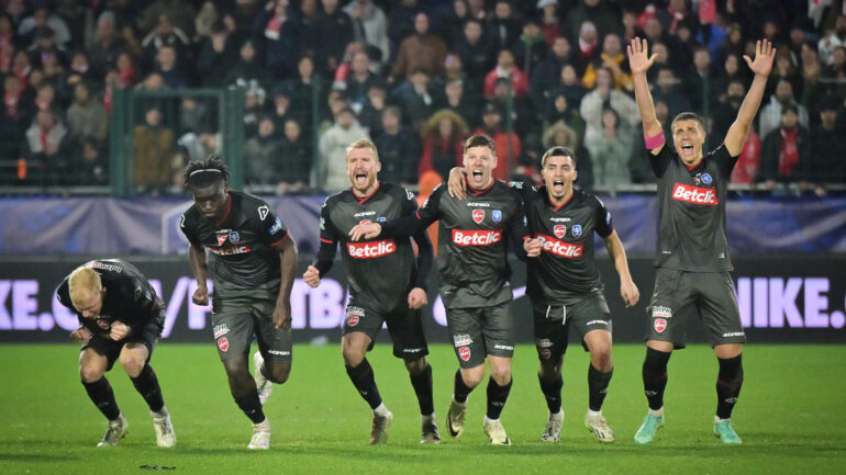 La joies des joueurs de Valenciennes après leur qualification pour les demies