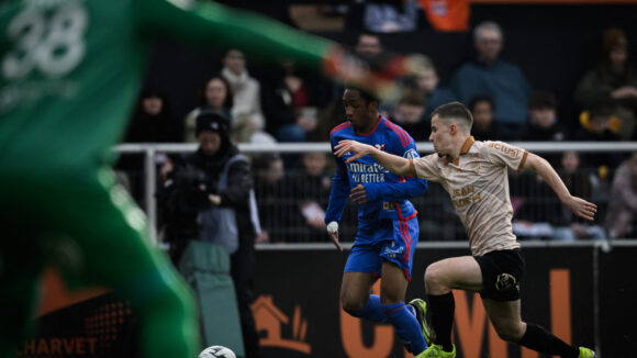 Malick Fofana (OL) face à Théo Le Bris (Lorient)