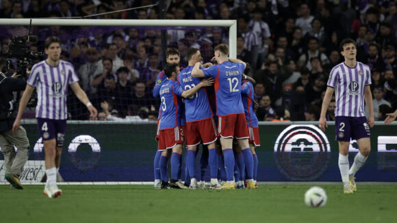 Les joueurs de l'OL célébrant un but à Toulouse