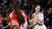 Delphine Cascarino félicitée par Sara Däbritz après son but lors d'OL - Benfica