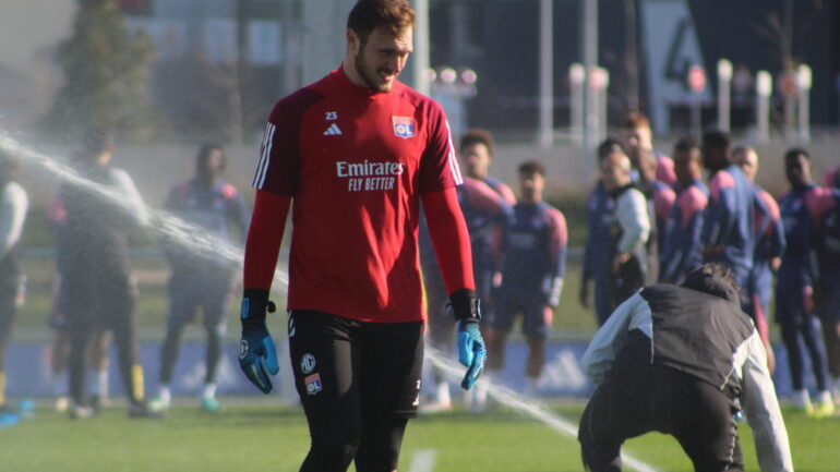 Lucas Perri à l'entraînement de l'OL