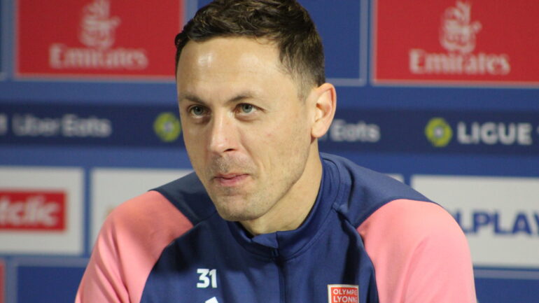 Nemanja Matic en conférence de presse avec l'OL